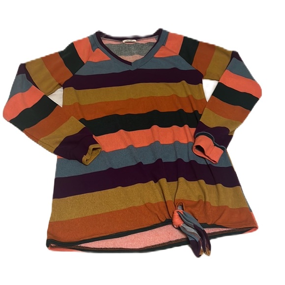 Women’s FIRST LOVE, Tie Up Hem, Long Sleeves, V-Neck Top, Multi Colors, Size Sm - Picture 3 of 5